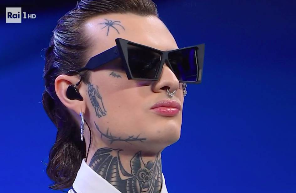 le follie di Rosa Chemical sul palco di Sanremo 2023
