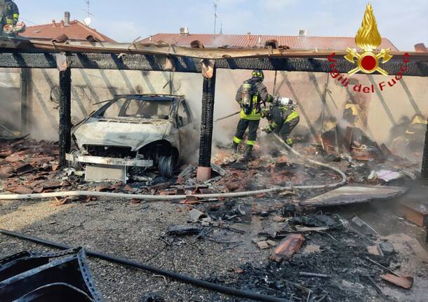 Scoppia una bombola Gpl. Vigili del fuoco in azione a Bregnano