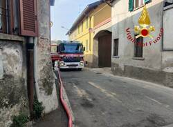 Scoppia una bombola Gpl. Vigili del fuoco in azione a Bregnano