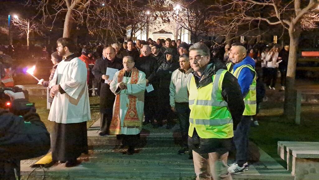 A Luino la via Crucis con delpini