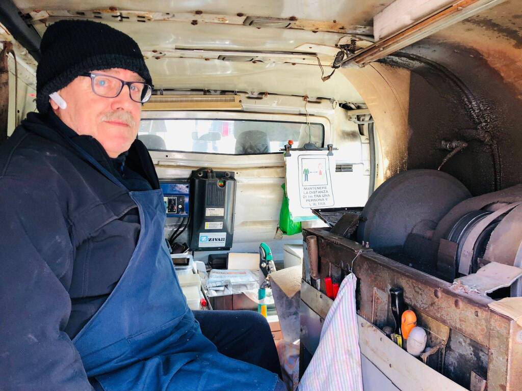 Arrotino di Lomazzo, da 60 anni affila lame sulla sua mola