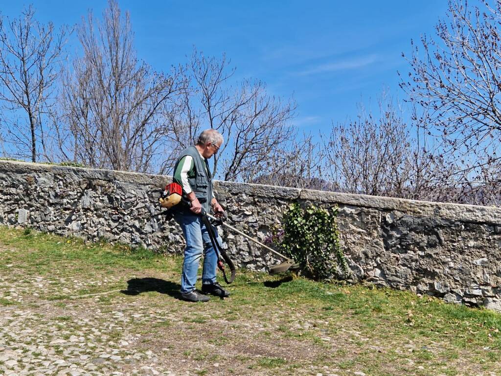 Cai senior al sacro Monte per ripulire la via Sacra