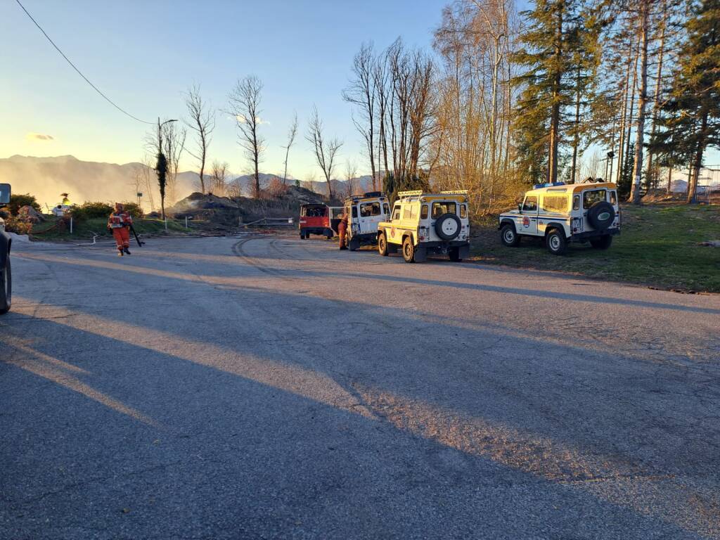 Incendio nei boschi di Montegrino Valtravaglia
