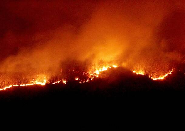 Avanza l’incendio di Montegrino