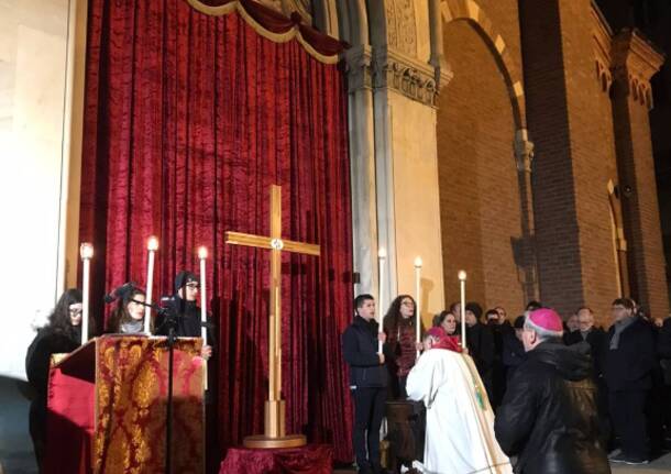 A Castellanza la Via Crucis con l’arcivescovo Mario Delpini