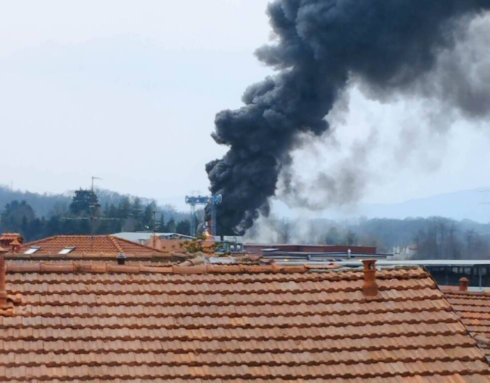 Incendio a Gavirate
