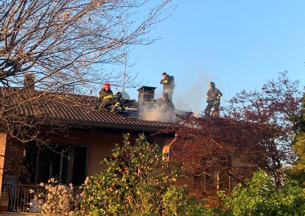 incendio casa azzate