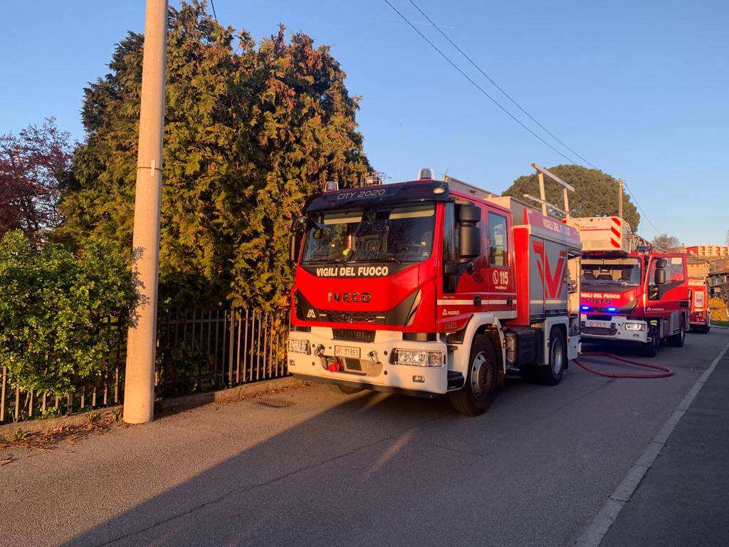 incendio casa azzate