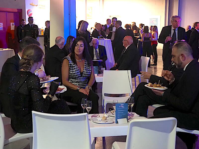 La cena in rosa a Volandia