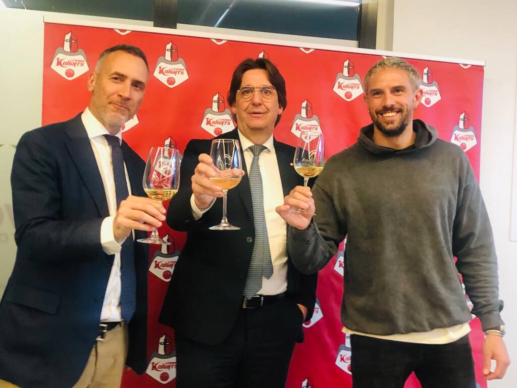 La presentazione del nuovo campetto da basket al parco Falcone Borsellino 