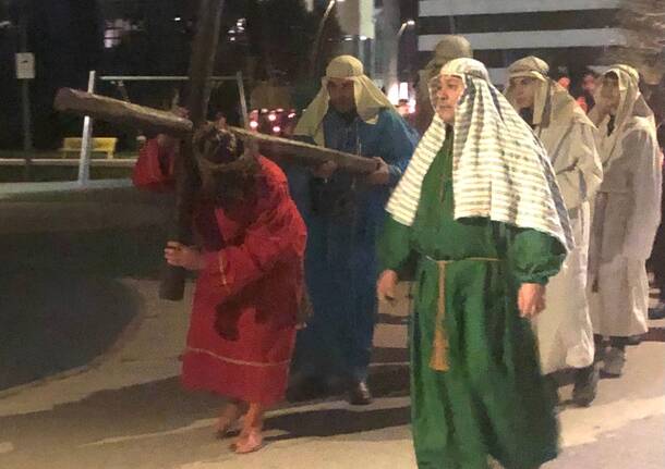 La via Crucis per il centro di Legnano 