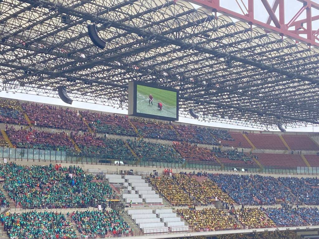 San Siro "invaso" dai cresimandi 