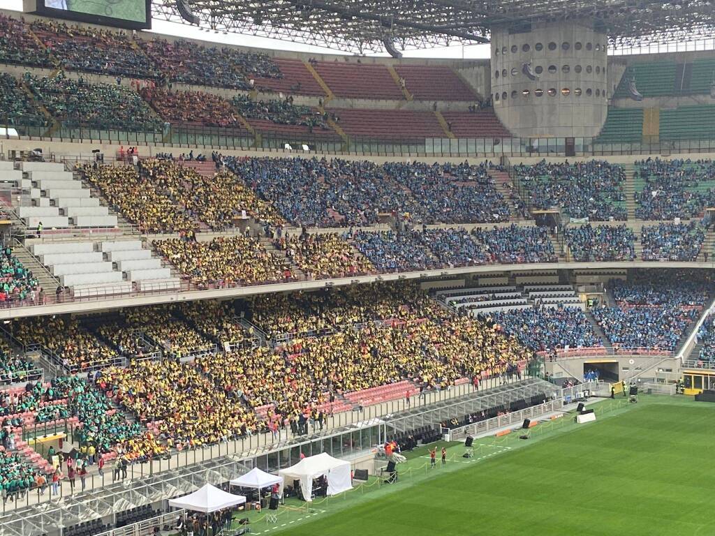 San Siro "invaso" dai cresimandi 