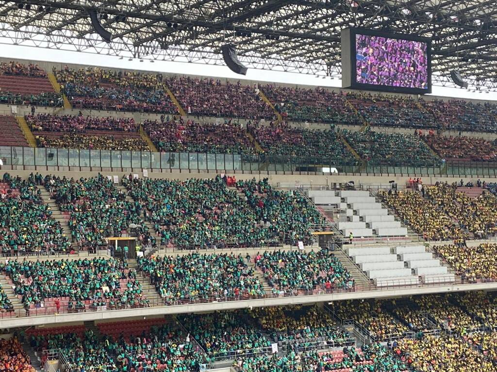 San Siro "invaso" dai cresimandi 