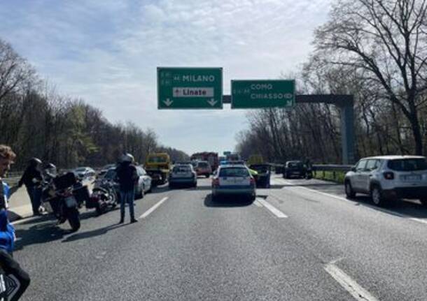 Scontro tra più auto in autostrada all’altezza dell’uscita di Legnano