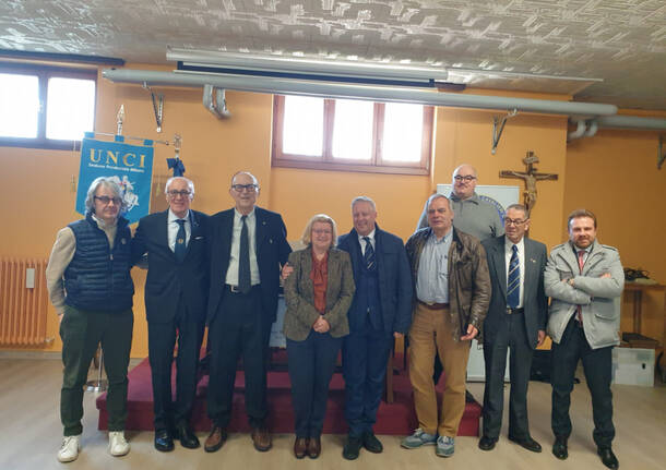 Soci della sezione provinciale di Milano dell'UNCI in assemblea