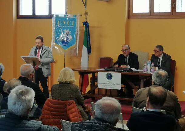 Soci della sezione provinciale di Milano dell'UNCI in assemblea