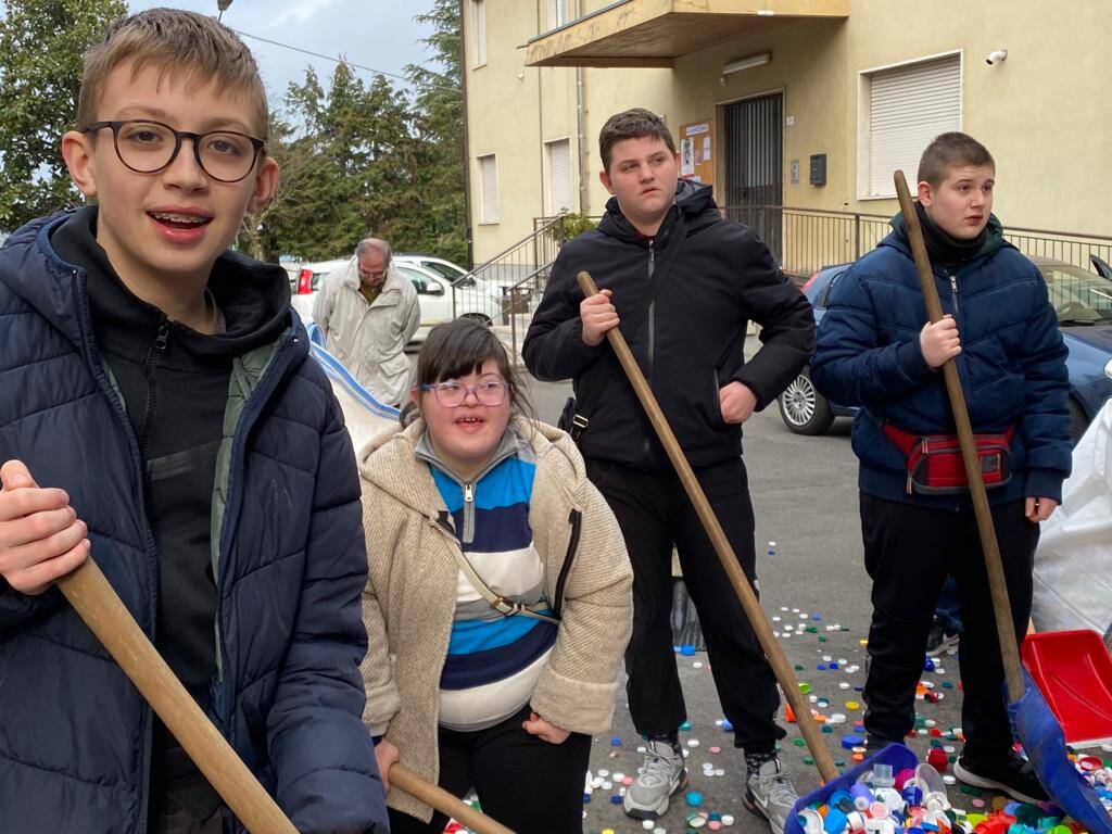 Tappi plastica l'Alveare Buguggiate 2023