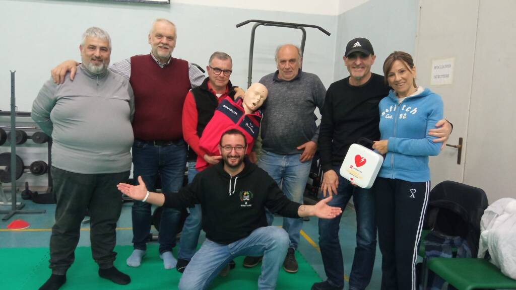60 cislaghesi a lezione per il progetto CislagoCardioprotetto