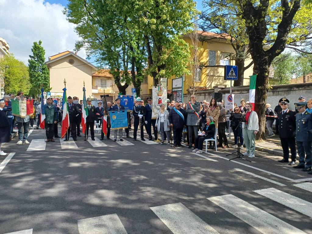 A Saronno un 25 aprile contestato dagli anarchici. Miglino: bandiere del Pd divisive 