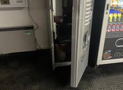 Aperti e saccheggiati i distributori automatici del Liceo Cairoli e dell'Enaip di Varese