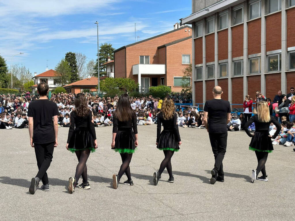 “Avventurieri in città”, inaugurato il murales alla scuola Fermi di Lainate