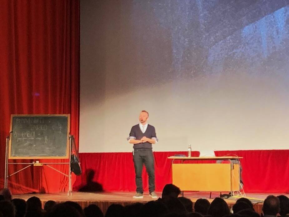 Azzate - In 500 per il prof. Galiano