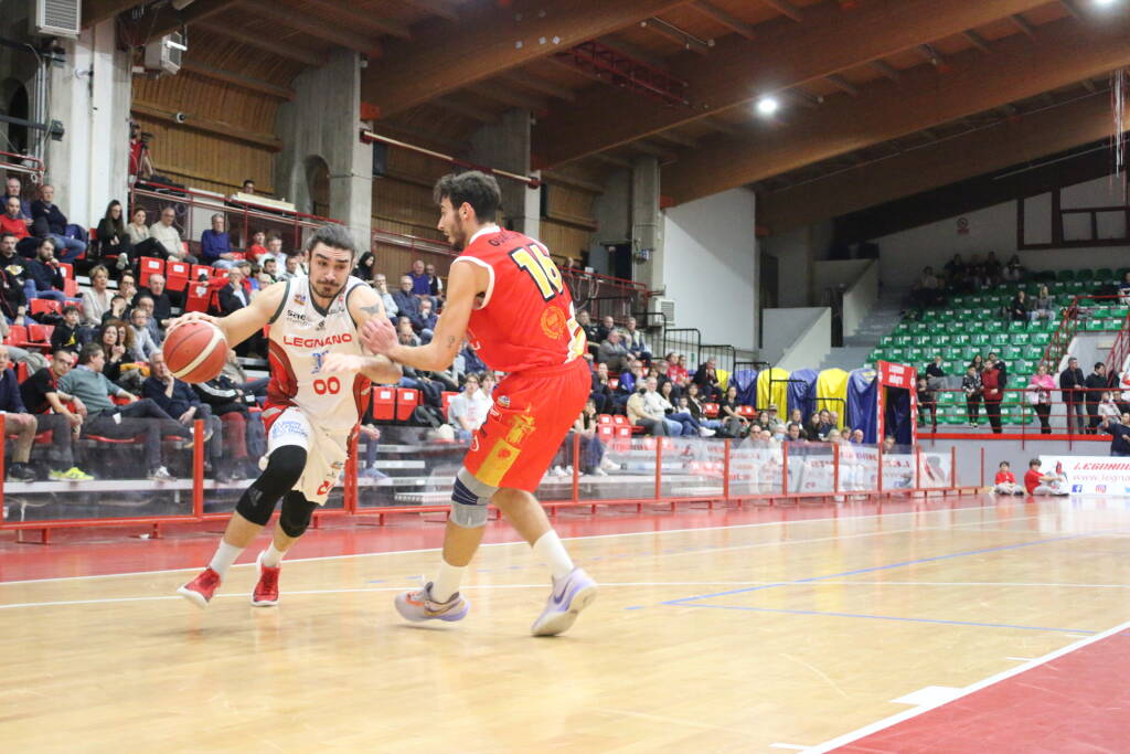 Basket: la sfida tra Legnano e Oleggio