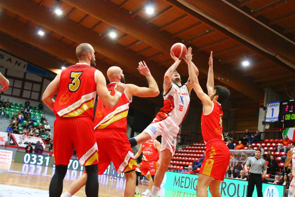 Basket: la sfida tra Legnano e Oleggio