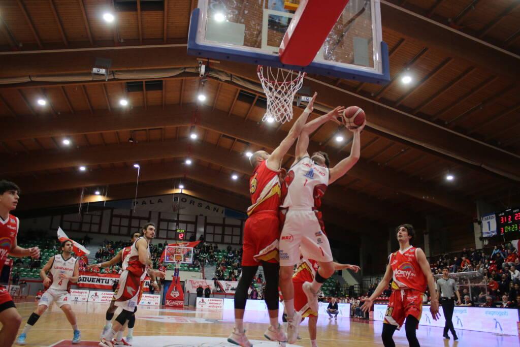 Basket: la sfida tra Legnano e Oleggio