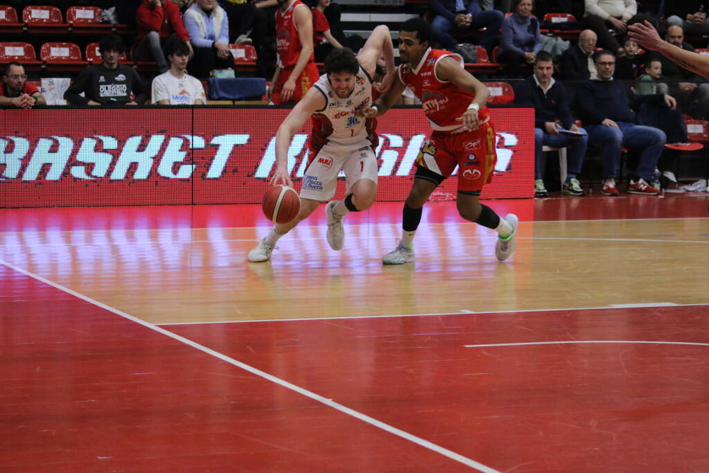 Basket: la sfida tra Legnano e Oleggio