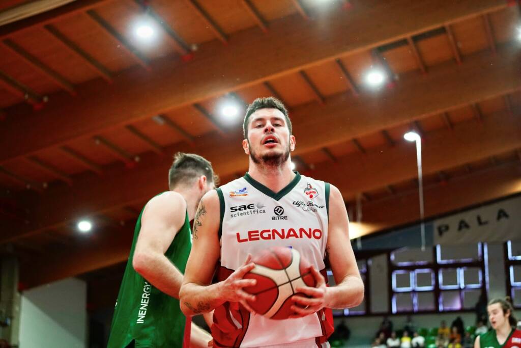 Basket: la vittoria di Legnano contro Omegna nelle foto di Daniele Zaffaroni