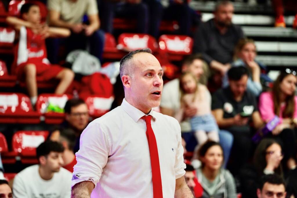 Basket: la vittoria di Legnano contro Omegna nelle foto di Daniele Zaffaroni