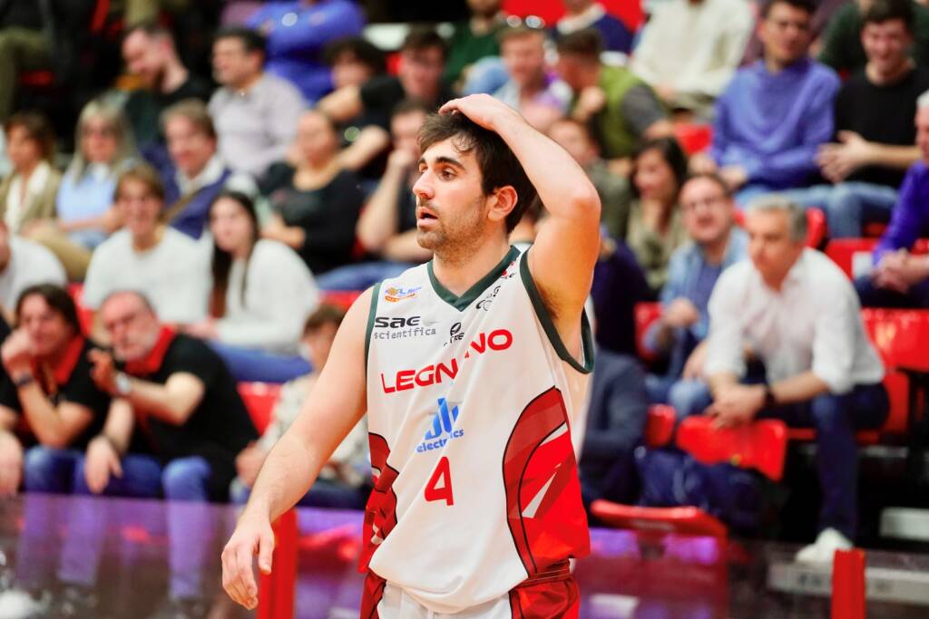 Basket: la vittoria di Legnano contro Omegna nelle foto di Daniele Zaffaroni