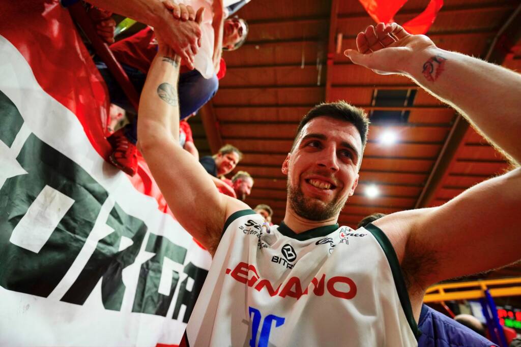 Basket: la vittoria di Legnano contro Omegna nelle foto di Daniele Zaffaroni