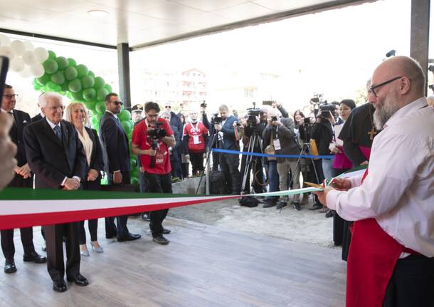 Il presidente Sergio Mattarella inaugura a Monza la pizzeria gestita da ragazzi autistici