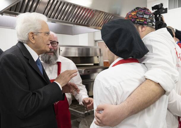 Il presidente Sergio Mattarella inaugura a Monza la pizzeria gestita da ragazzi autistici