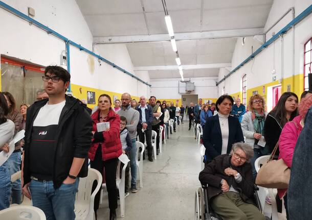 Don Mazzi celebra la Santa messa a "La Valle di Ezechiele" a Fagnano Olona 