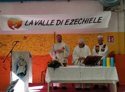 Don Mazzi celebra la Santa messa a "La Valle di Ezechiele" a Fagnano Olona 