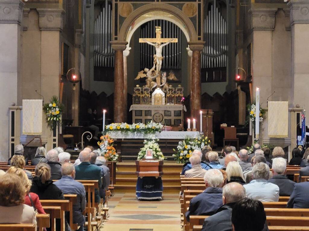 Funerali dell'ex preside e vicesindaco Angelo Mocchetti a Rescaldina