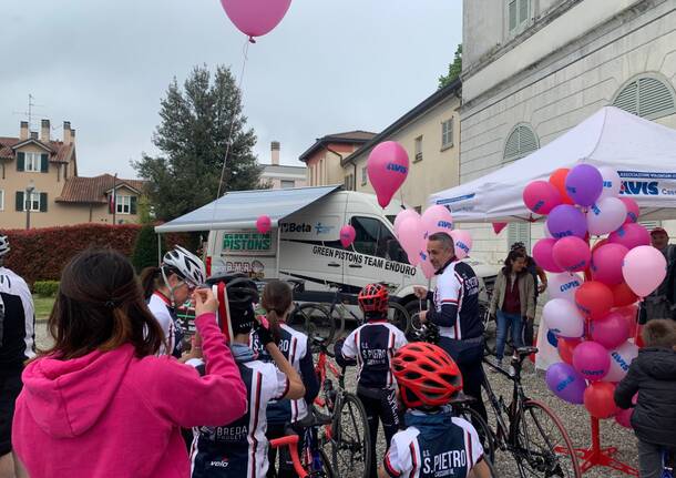 La “pedalata in rosa” a Cassano, aspettando il Giro
