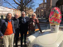 Gli auguri di Buona Pasqua con la "Panchina" del centro di Legnano