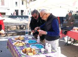 Gli auguri di Buona Pasqua con la "Panchina" del centro di Legnano