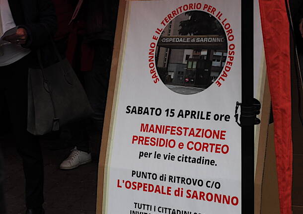 In piazza a Saronno per difendere l’ospedale