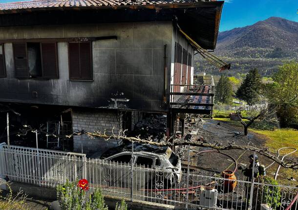 Incendio in una casa di Casalzuigno, sul posto i Vigili del Fuoco