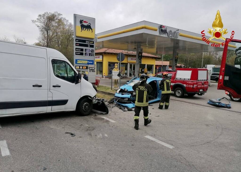 incidente auto furgone lonate pozzolo