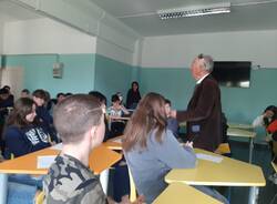 L'ex magistrato Pietro Forno alla scuola Leopardi di San Vittore Olona