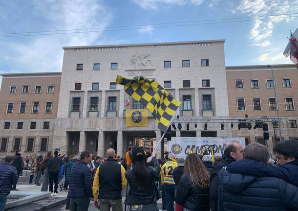La festa per i Mastini in piazza a Varese