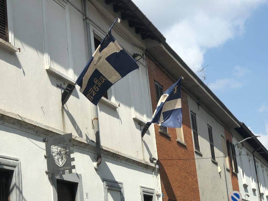 Le bandiere del Palio di Legnano colorano le contrade e la città