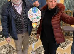 Piccoli semi che germoglino: i piccoli alunni donano piantine al Comune di Casciago